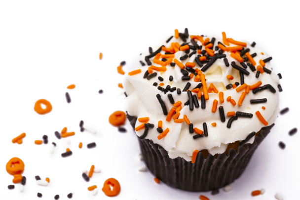 cupcake with white icing decorated with sprinkles - Zdjęcie, obraz