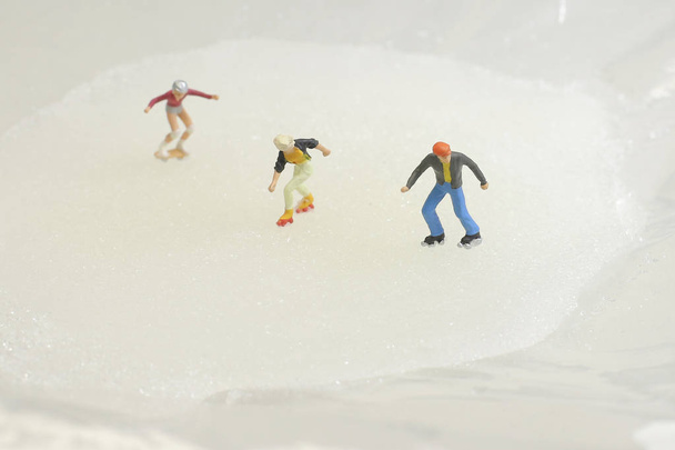 the fun of Tiny toy skaters on ice - Φωτογραφία, εικόνα