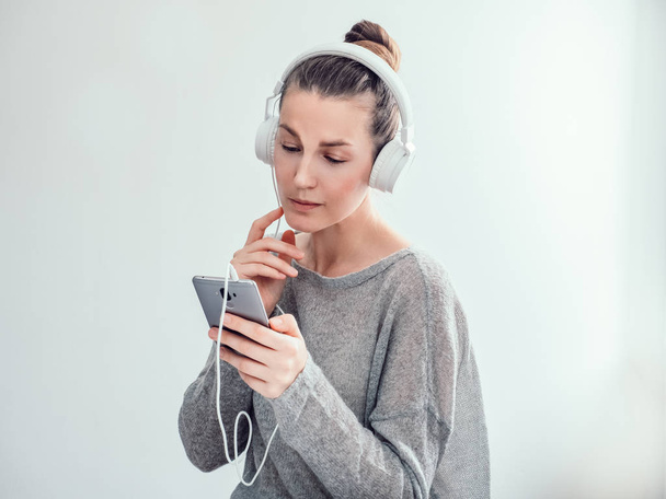 Stylish, young woman in headphones - Zdjęcie, obraz