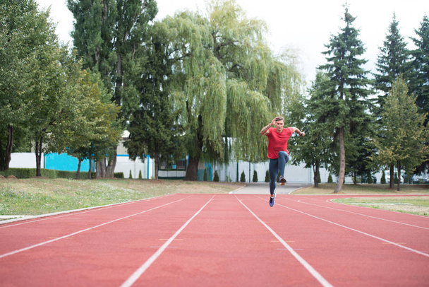 Man Run Training Outdoors - Foto, imagen