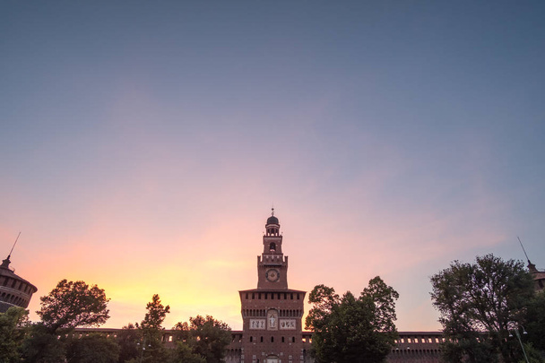 Yönäkymä Sforzescon linnaan Milanossa, Pohjois-Italiassa. Sen rakensi 1400-luvulla Milanon herttua Francesco Sforza.
. - Valokuva, kuva