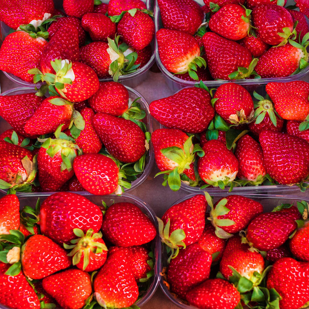 Fresh ripe strawberries in plastic containers  - Foto, immagini