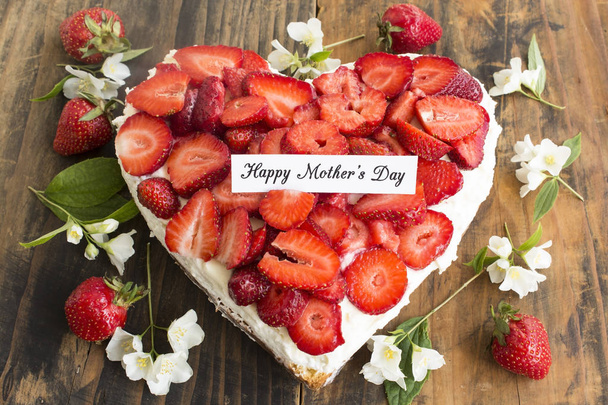 Šťastný den matek, pozdrav karty s tvarohový dort srdce s  - Fotografie, Obrázek