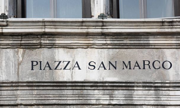 συνδεθείτε στην Βενετία Πλατεία του Αγίου Μάρκου που σημαίνει πλατεία του Αγίου Μάρκου στο  - Φωτογραφία, εικόνα