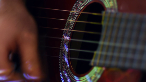 κιθάρα στο φως - Πλάνα, βίντεο