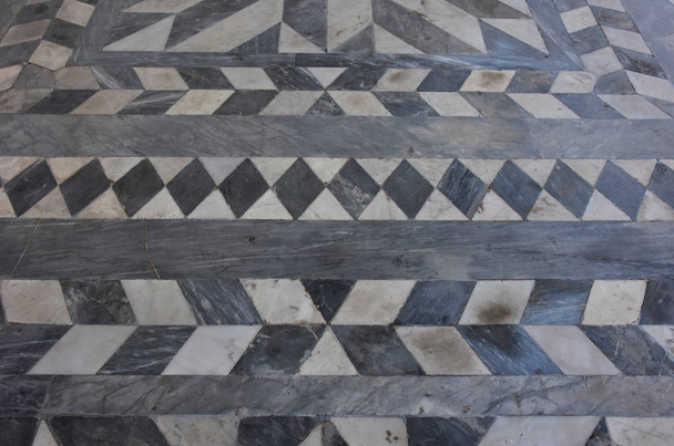 Podłogi z różne kształty geometryczne, czarno-białe. Używany w włoski religijnymi kręgami w 1600/1700 - Zdjęcie, obraz