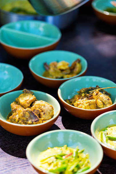 Traditional Sri Lankan chicken curry dish in a bowls - Foto, imagen