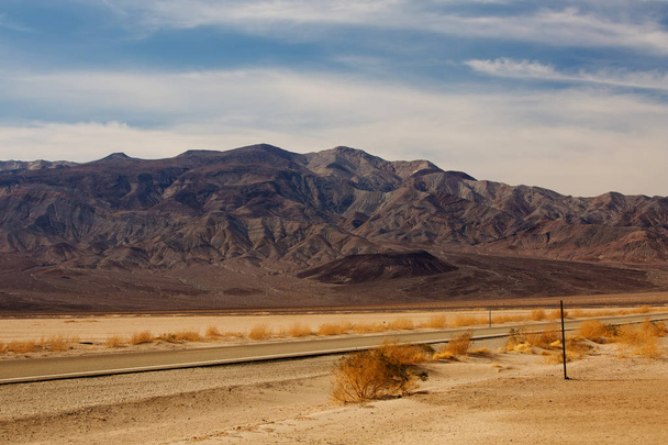 View along Badwater Road in Death Valley National Park, Californ - Foto, imagen