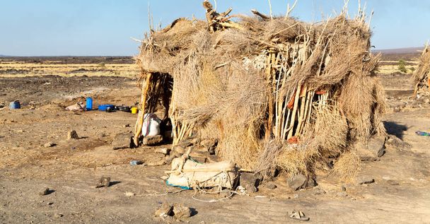  в пустелі кам'яного бідного дому людей
  - Фото, зображення