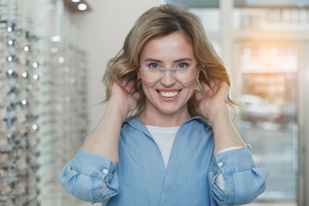 Beaming female wearing modern eyeglasses - Foto, afbeelding