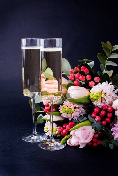 Two glasses of champagne and bouquet of pink flowers - Fotoğraf, Görsel