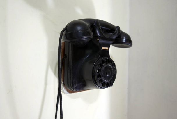 回転壁の電話 - 写真・画像