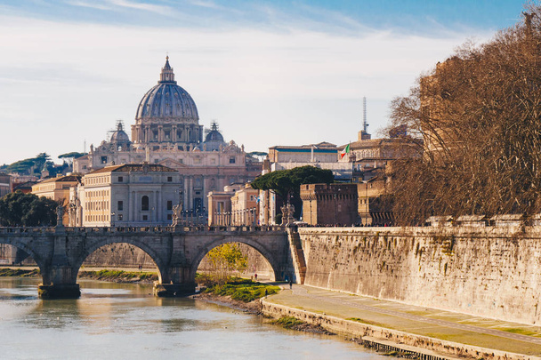 Вид на базиліку Святого Петра в Римі, Італія - Фото, зображення