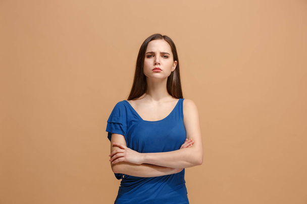 The serious woman standing and looking at camera against pastel background. - Fotografie, Obrázek