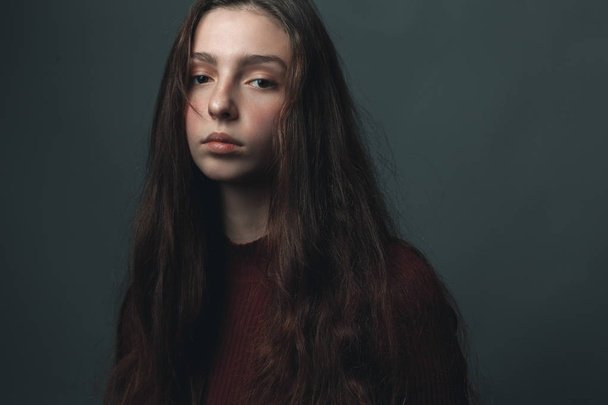 Portrait of young woman on grey background - Fotografie, Obrázek