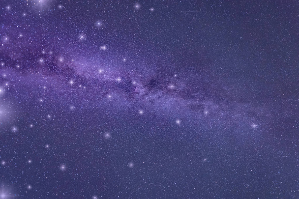 abstrakter Galaxienhintergrund, ultraviolettes Konzept - Farbe des Jahres 2018. bild mit Kopierraum - Foto, Bild