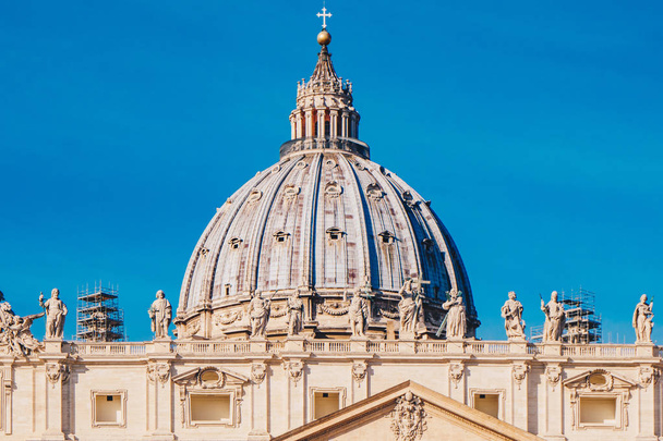 die kuppel der basilika des heiligen peter in der vatikanischen stadt in rom, - Foto, Bild