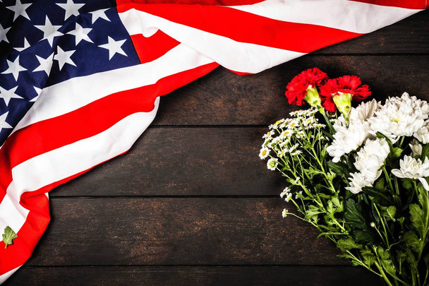 Прапор США на фоні деревини - Фото, зображення