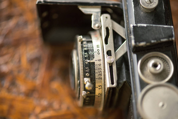Очень старая винтажная кинокамера
. - Фото, изображение