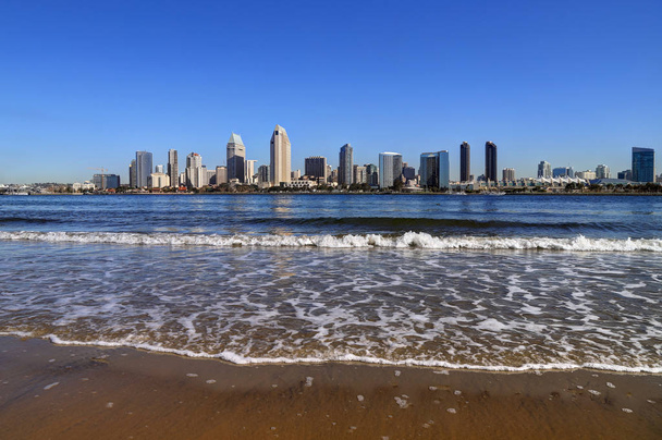 Lo skyline di San Diego, California dall'isola di Coronado
. - Foto, immagini