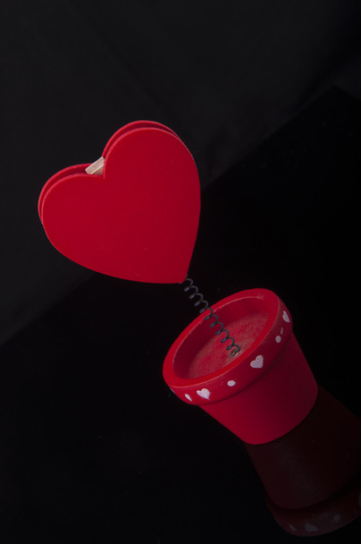 červený držák se srdcem a papíru - Fotografie, Obrázek