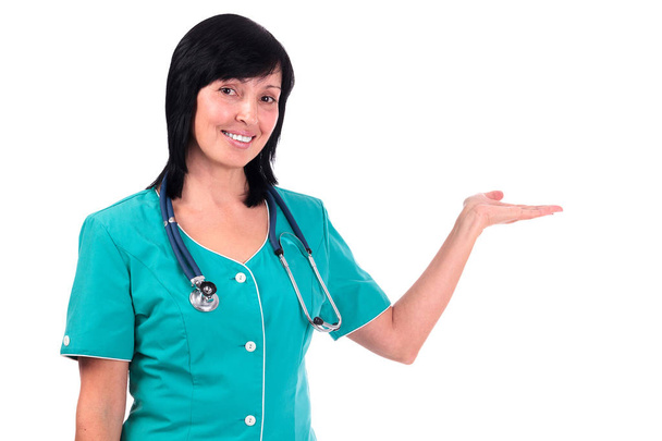 Nő vezető orvos vagy a nővér bemutatja valami elszigetelt fehér background - Fotó, kép