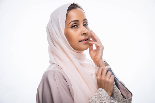 Beautiful middle eastern woman wearing abaya - Fotoğraf, Görsel
