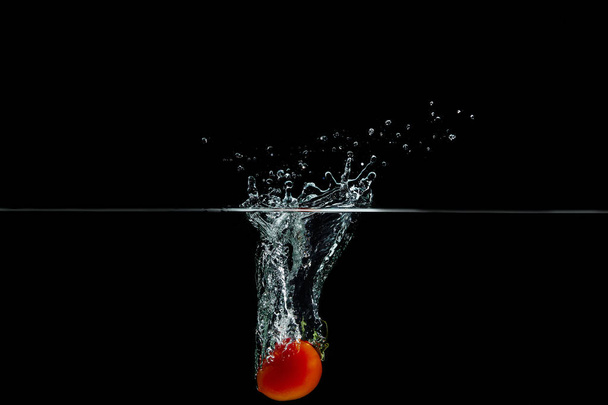 tomato in water splash - Foto, imagen