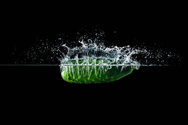 cucumber in water with splash - Fotografie, Obrázek