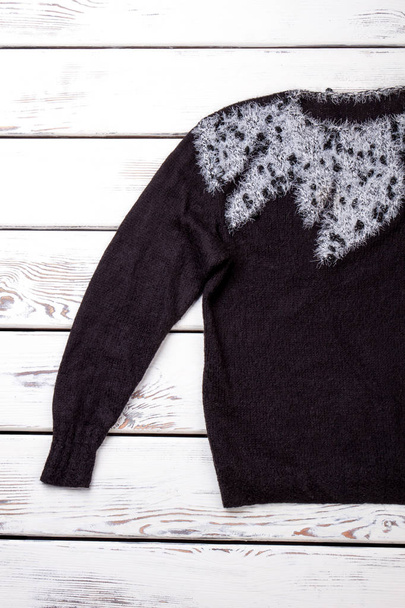 Черный свитер
. - Фото, изображение