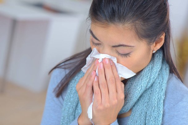woman feeling sick and sneezing - Foto, imagen