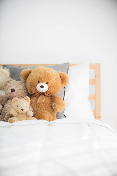 Cute teddy bears in kids room. - Foto, imagen