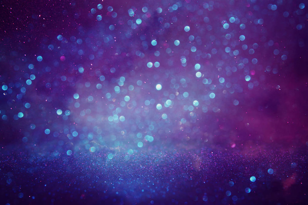 Glitter vintage osvětlení pozadí. fialová, modrá a růžová. de zaměřené. - Fotografie, Obrázek