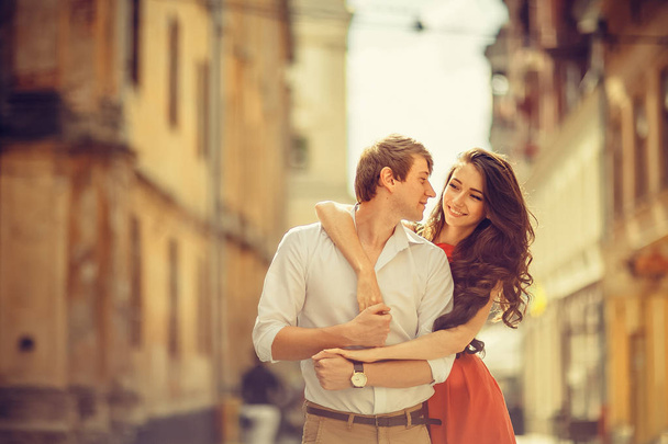 Young happy couple hugging on the city street. - Fotoğraf, Görsel