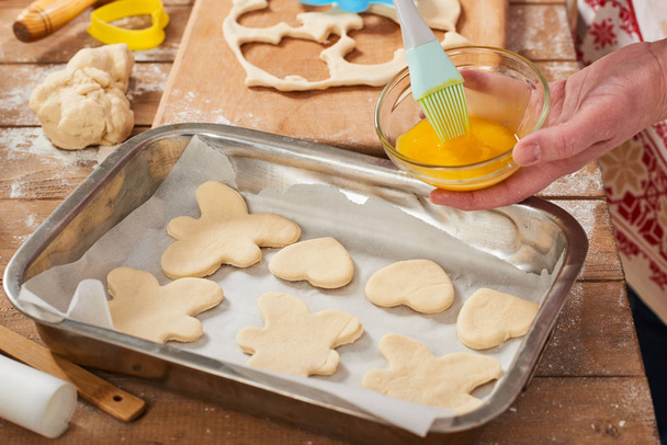 raw cookies in baking tray, sweet food concept - Foto, imagen