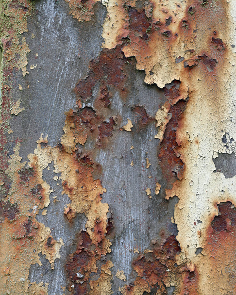 Kırık ve soyulmuş boya demir yüzeyinde - Fotoğraf, Görsel