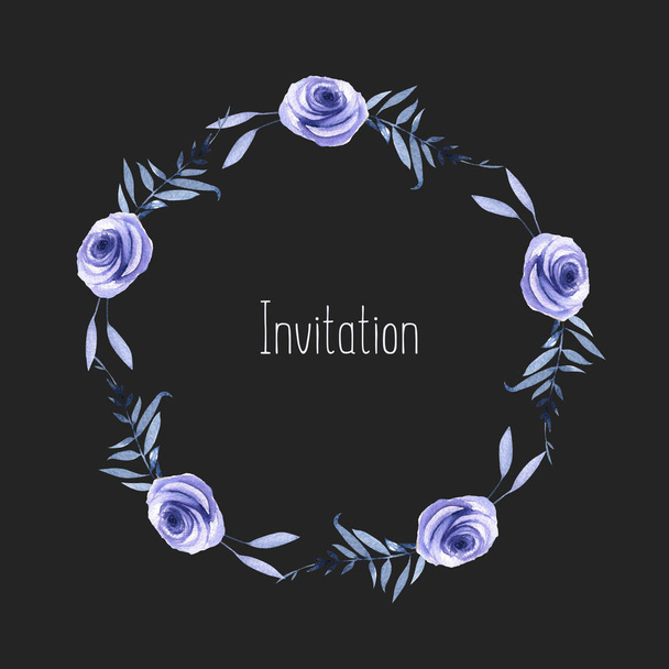 Akvarell kék rózsák és a levelek koszorú, üdvözlés kártya sablon, kézzel festett sötét háttér előtt, pályázati kártyák tervezése - Fotó, kép