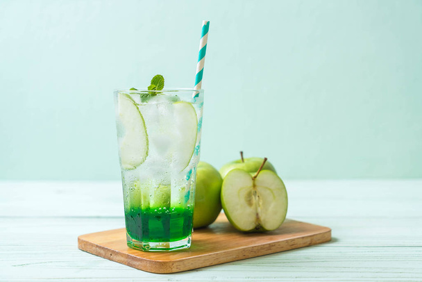 green apple soda - 写真・画像