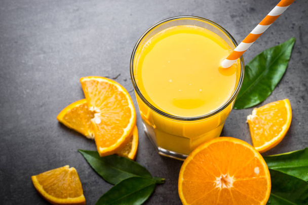 Апельсиновый сок в стакане
. - Фото, изображение