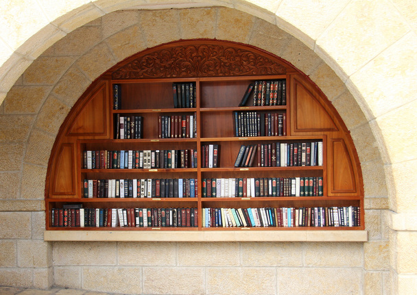 Bibliothèque au mur de l'Ouest
 - Photo, image