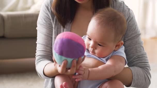 happy mother with baby and ball playing at home - Imágenes, Vídeo