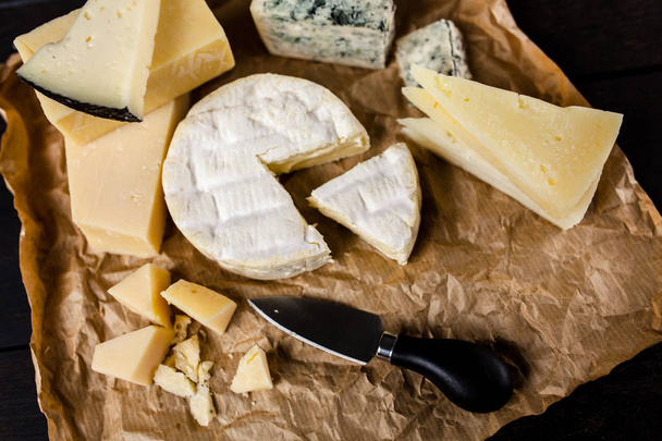 Diferentes tipos de queijo
 - Foto, Imagem