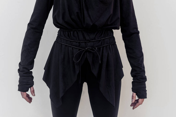foto close-up de mulher em casaco de moda preta
 - Foto, Imagem