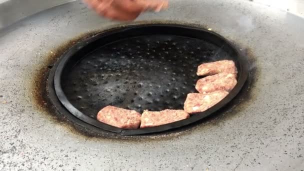Meatball Kofte dans le style turc en plein air
 - Séquence, vidéo