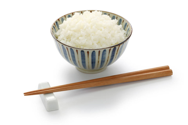 gohan, japanilainen keitetty valkoinen riisi eristetty valkoisella pohjalla
 - Valokuva, kuva