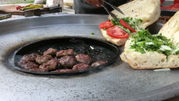 Meatball Kofte dans le style turc en plein air
 - Séquence, vidéo