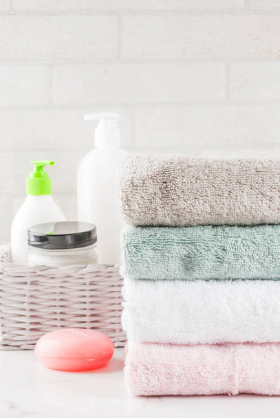 Стек чистые банные полотенца
 - Фото, изображение