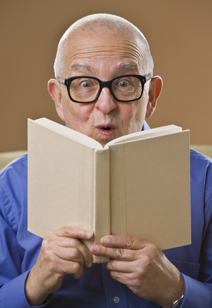 Silly senior man reading book. - Foto, Bild
