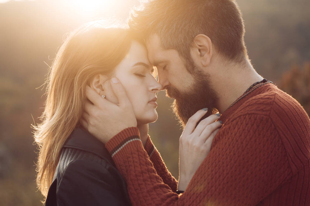 Man with beard holds womans head with tenderness, close up. - Foto, Imagem