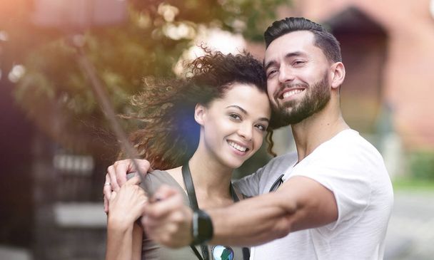 Feliz casal viajante fazendo selfie, humor romântico
. - Foto, Imagem